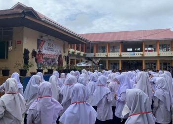 Asah Kemampuan Berbahasa Inggris, SMPN 4 Padang Panjang Gelar Spenfour English Camp