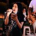 Marsha menyanyikan lagu Nike Ardilla