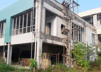 Gedung baru RSUD M.Zein Painan yang terbangkalai hingga kini