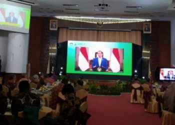 Presiden Jokowi saat memberikan sambutan secara virtual di acara Dies Natalis ke-65 Universitas Andalas pada Senin (13/9) dan sekaligus launching Unand sebagai Perguruan Tinggi Negeri Berbadan Hukum (PTN-BH)