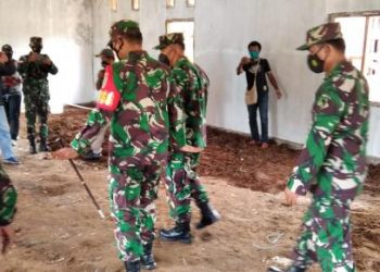 Brigjen TNI Izak Tinjau Perkembangan Pembangunan Gereja TMMD