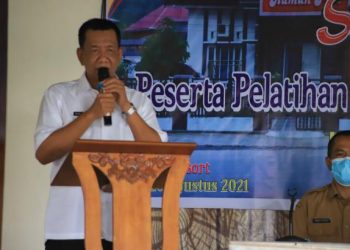 Bupati Pessel, Rusma Yul Anwar saat mengukuhkan Himpunan Pengurus Homestay Pessel