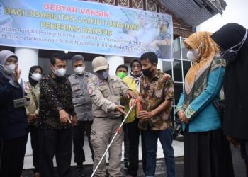 DSPPKBPPPA Gelar Gebyar Vaksin dan Salurkan Sembako Peringatan HDI dan HKSN