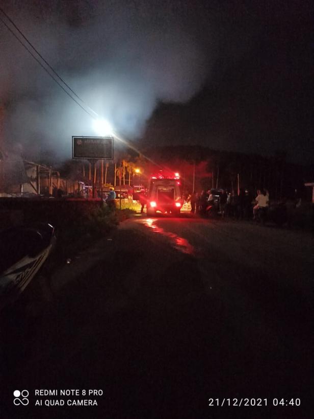 14 Petak Kios Di Pada Baru Muara Labuh Terbakar Pada Selasa 21/12 dini hari