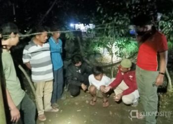 Pelaku Obet saat dibekuk SatRes Narkoba Polres Pasaman Barat di Nagari Air Gadang