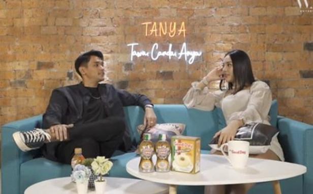 Afgan saat ngobrol bareng Anya Geraldine