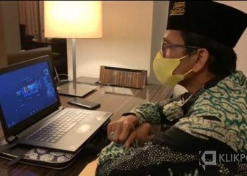 Bupati Safaruddin Datuak Bandaro Rajo saat menghadiri Launching Apresiasi Kreasi Indonesia 2021 secara virtual.