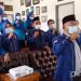 Ketua Dewan Pengurus Cabang (DPC) Partau Demokrat Kabupaten Pasaman Barat Yulianto bersama para kader saat mengikuti acara HUT 20 Partai Demokrat secara virtual