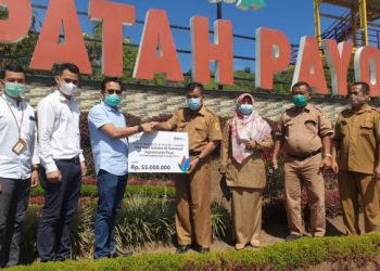 PLN Unit Pelaksana Pelayanan Pelanggan (UP3) Solok kunjungi objek wisata penuh bunga berlokasi di  Tanah Garam Lubuk Sikarah Kota Solok, yaitu Agrowisata Batu Payah Payo pada Senin (21/06).