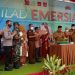 Pemotongan tumpeng pada 9 Tahun Milad Emersia Grup di Batusangkar