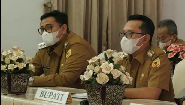 Bupati Eka Putra dan Wabup Richi Aprian