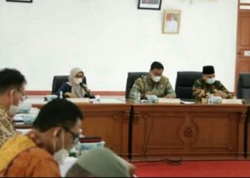 Wabup Richi Aprian bersama Kacab BPJS Kesehatan Payakumbuh Febri Yanti dalam acara forum kemitraan BPJS Kesehatan