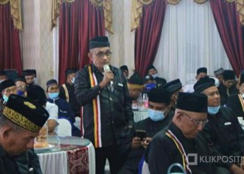 Para tokoh adat saat melakukan pertemuan dengan Bupati Pasaman Barat