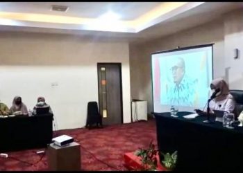 Anggota DPR RI secara virtual membuta Diskusi Peningkatan Kapasitas UKM dalam Upaya Peningkatan Daya Saing Usaha Nasional di Kota Padang, Kamis (18/11/2021).