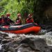 Gubernur Sumbar Mahyeldi Ansharullah saat menjajal wisata arung jeram di Nagari Padang Tarok Kabupaten Agam Minggu.