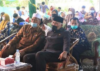 Bupati Pasaman Barat, Hamsuardi dan Gubernur Sumatera Barat, Mahyeldi Ansharullah di acara peresmian Talamau Tahfidz Centre di Jorong Merdeka, Nagari Talu