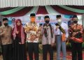 Gubernur Sumbar Mahyeldi Ansharullah bersama santri