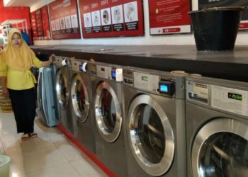 Plaza Laundry di Jalan Hamka no 115 Air Tawar Koto Tangah Kota Padang