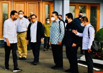 Presiden Jokowi bersama sejumlah menteri sebelum bertolak ke Sumsel, Senin (24/01/2022).
