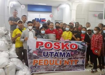 Ikatan Pemuda Flobamora (IPF) Nusa Tenggara Timur (NTT) yang berada di Kota Padang, Sumatera Sumbar (Sumbar) saat mengirimkan bantuan