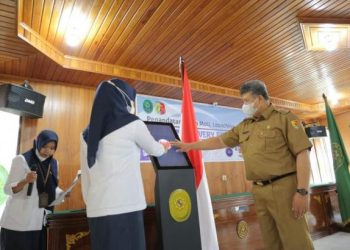 Wali Kota Solok, H. Zul Elfian Umar bersama Ketua PN Solok, Novida Diansari melaunching aplikasi e-Delivery Penetapan di PN Solok