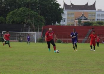 Gubernur Sumbar Mahyeldi Ansharullah  (baju merah)