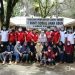 Manajemen dan Tim Semen Padang FC foto bersama anak Panti Sosial Anak Asuh Lubuk Kilangan