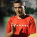 Pelatih Kepala Semen Padang FC Hendri Susilo saat memimpin latihan perdana di Pekanbaru.