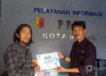 Juara pertama diraih Syafriadi dari Klikpositif.com dengan judul feature Asa Peternak Kambing Dari Solok, Pemuda Pelopor Sumbar yang Berdayakan Masyarakat.