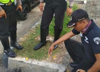 Tim teknik Dinas Perhubungan Kota Padang melakukan pengecekan