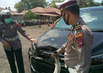 Polisi menujukan barang bukti