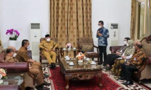 Perwakilan Kementerian Perindustrian bersama Gubernur Sumbar Mahyeldi Ansharullah