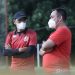 Pelatih Kepala Weliansyah (Kiri) bersama Manajer Semen Padang FC Effendi Syahputra (kanan)
