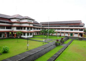 SMA Dwiwarna (Boarding School).