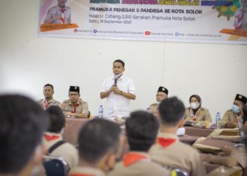 Ketua Kwarcab Pramuka Kota Solok, Dr. Ramadhani Kirana Putra memberikan motivasi bagi pengurus dan kader