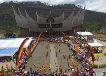 Iven Festival Pesona Minangkabau di Istano Basa Pagaruyung