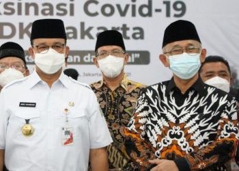 Ketua Umum DPP LDII KH Crhiswanto Santoso bersama Gubernur DKI Jakarta Anies Baswedan