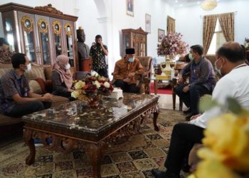 Audiensi rombongan manajemen dari PLN Unit Induk Wilayah (UIW) Sumatera Barat bersama Gubernur Mahyeldi terkait kesiapan PLN dalam menyambut Idul Fitri 1442 Hijriay