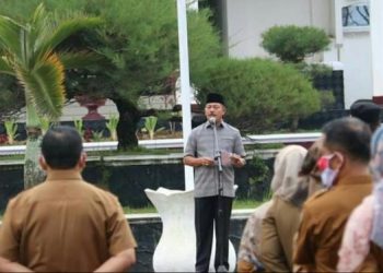 Bupati Zuldafri Darma memimpin apel pagi bersama ASN Tanah Datar