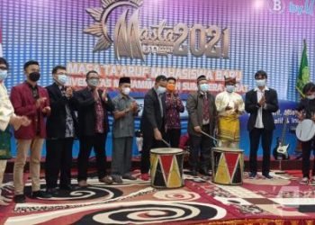 Pembukaan MASTA UM Sumatera Barat ditandai dengan pemukulan gendang oleh Rektor UM Sumatera Barat bersama Wakil Rektor I, II dan III serta Pimpinan Wilayah Muhammadiyah Sumbar