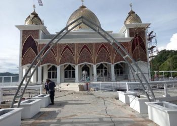 Bangunan Masjid Wisata Carocok Painan
