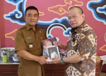Ketua DPD RI bertemu dengan Walikota Cirebon Nashrudin Azis, di RM Nasi Jamblang Bu Nur, Kota Cirebon, Selasa (19/10/2021).