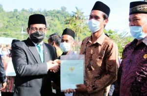 Menteri Desa, Pembangunan Daerah Tertinggal & Transmigrasi RI Transmigrasi, Dr. (HC) Drs. A. Halim Iskandar, M.Pd