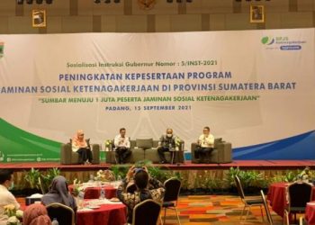 Badan Penyelenggara Jaminan Sosial (BP Jamsostek) menggelar sosialisasi Instruksi Gubernur Sumatera Barat nomor : 5l/INST-2021 di The ZHM Premiere Padang, Rabu (15/9/2021).