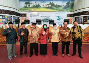 Presidium KAHMI Sumbar masa jabatan 2015-2020 Marzul Veri, Samaratul Fuad, Emma Yohana, Basrizal Dt. Panghulu Basa, Khairul Anwar, Sukri Iska dan Desrio Putra.