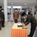 Wawako Solok, Dr. Ramadhani Kirana Putra menandatangani berita acara Sertijab JPT di lingkungan pemerintah daerah Kota Solok