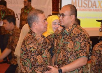 Andre Rosiade (kanan) saat bersama almarhum Nasrul Abit