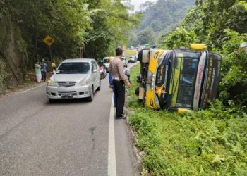 Bus Simpati Star Terbalik