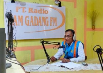 Kegiatan talkshow PLN di radio