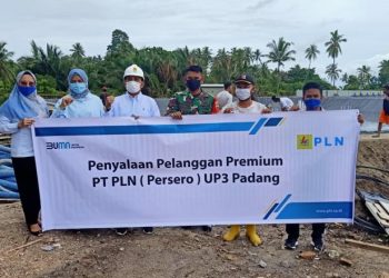 PT PLN Unit Pelaksana Pelayanan Pelanggan (UP3) Padang, unit kerja di bawah koordinasi PT Unit Induk Wilayah (UIW) Sumatera Barat lakukan penyambungan Pelanggan Premium dengan total 12 pelanggan pada Mei 2021 lalu.